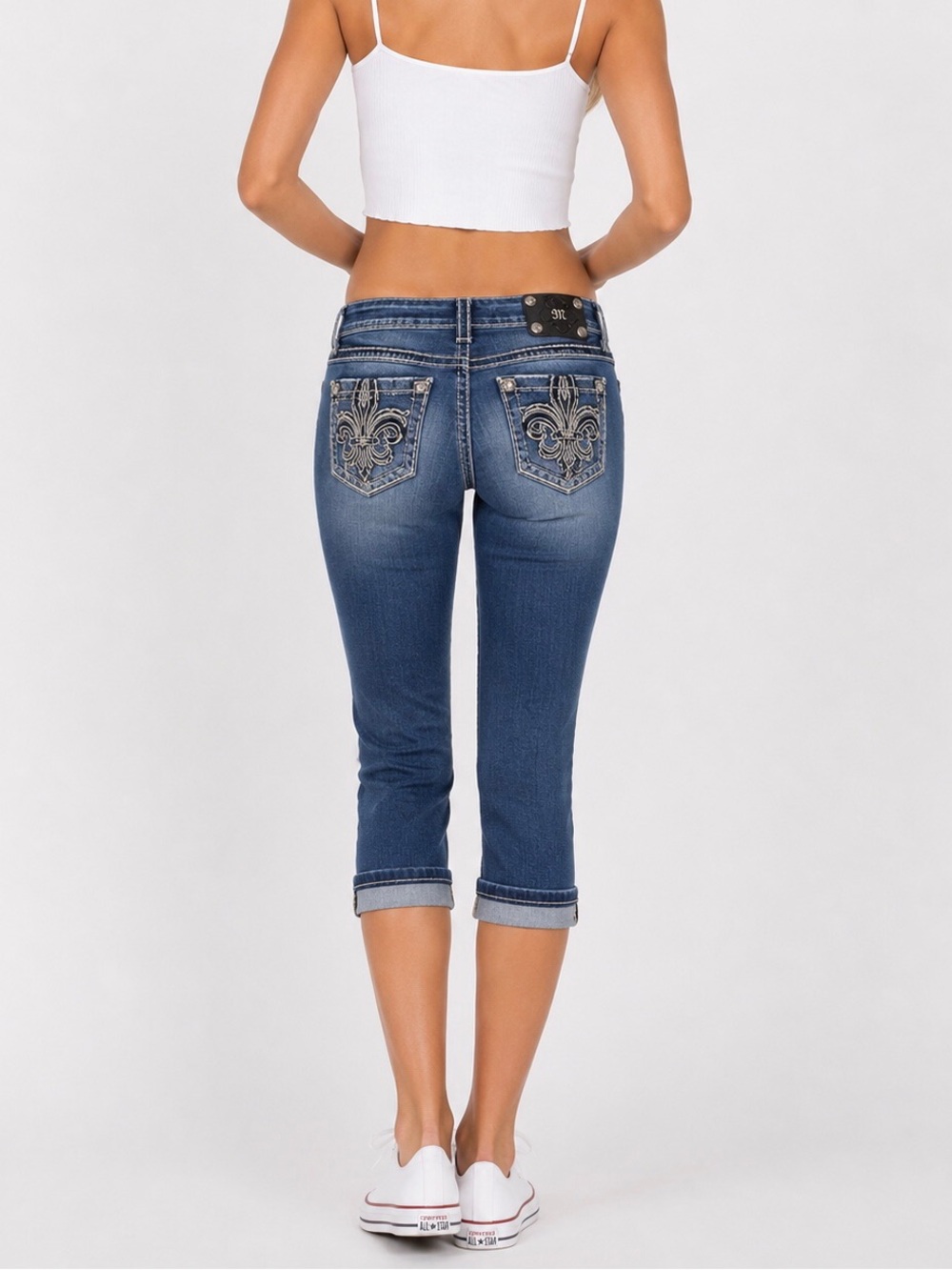 Miss Me 27 (3/4) Capri Jeans Low Rise Fleur De Lis Embroidered Embellished